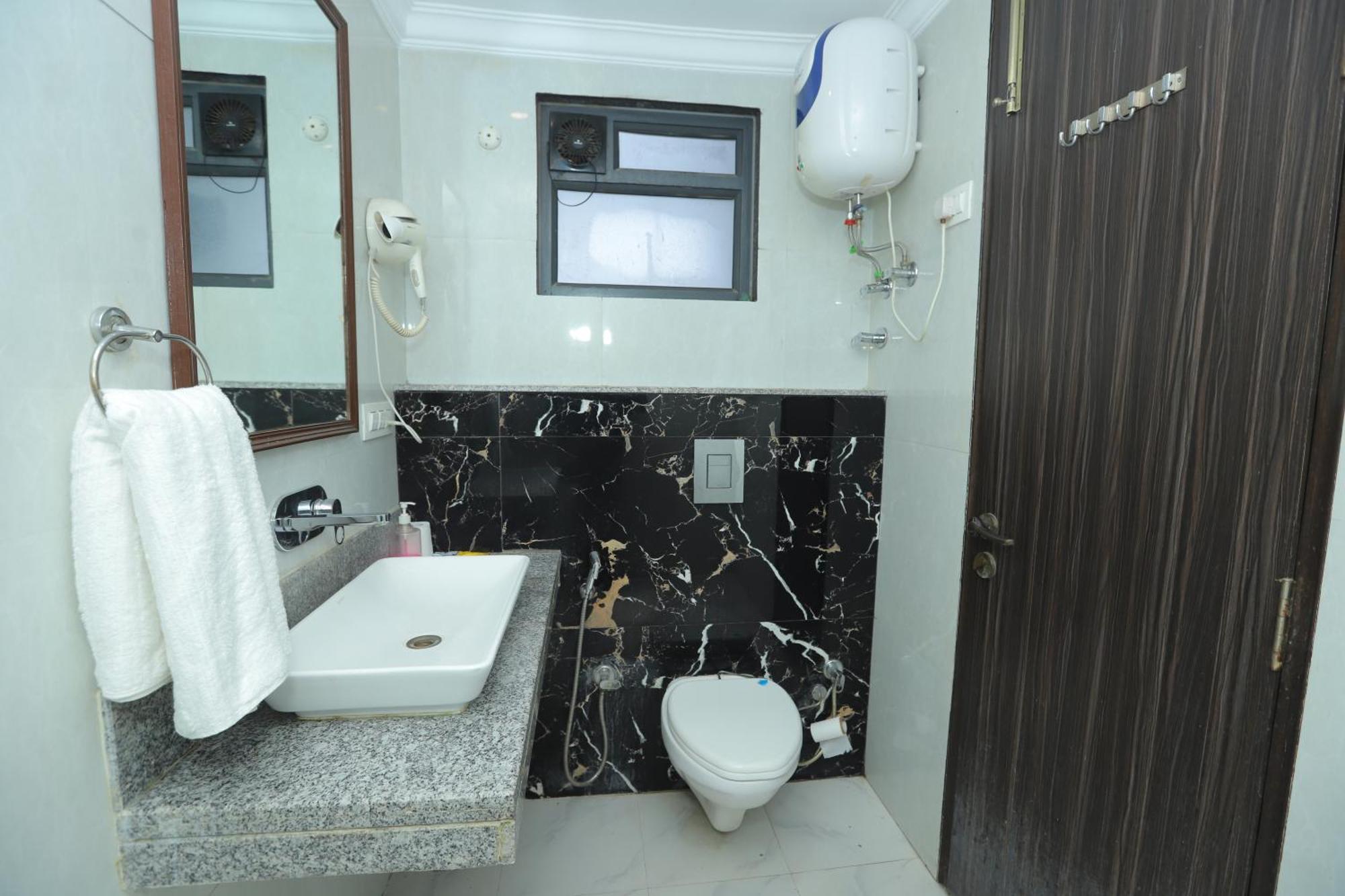 The Almora Residency - Complimentary Airport Trasnfer Hotel New Delhi Ngoại thất bức ảnh