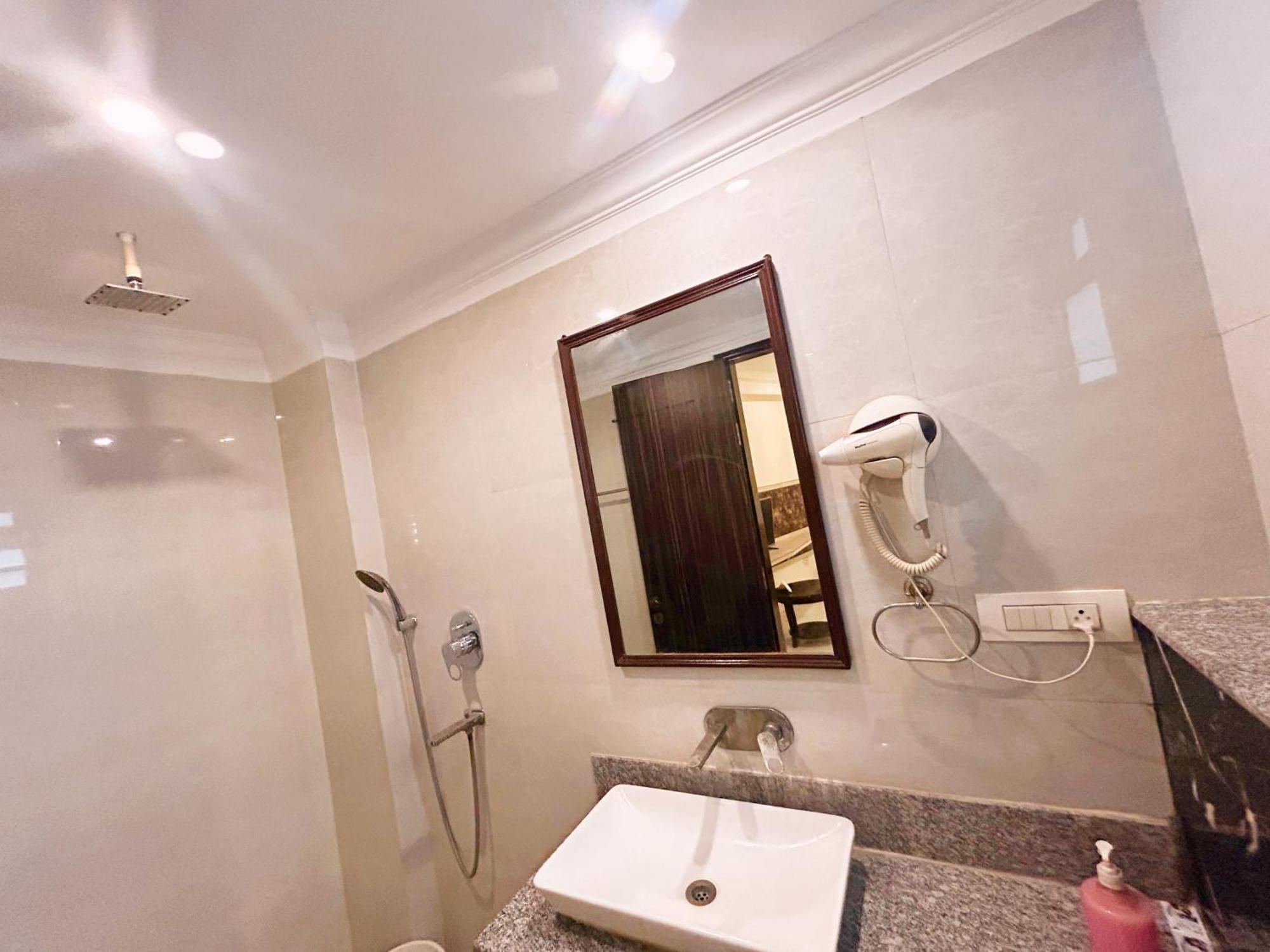 The Almora Residency - Complimentary Airport Trasnfer Hotel New Delhi Ngoại thất bức ảnh