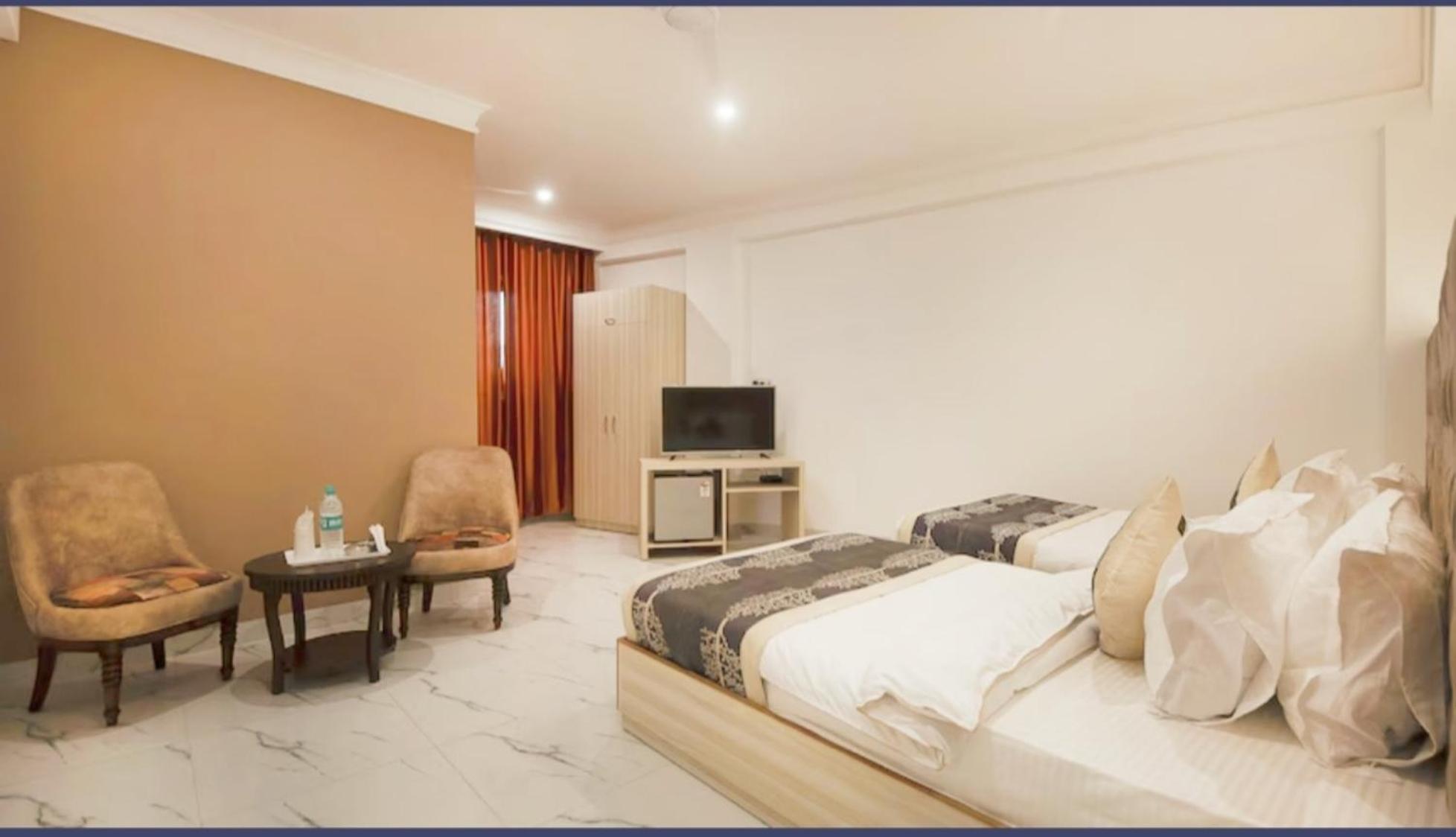 The Almora Residency - Complimentary Airport Trasnfer Hotel New Delhi Phòng bức ảnh