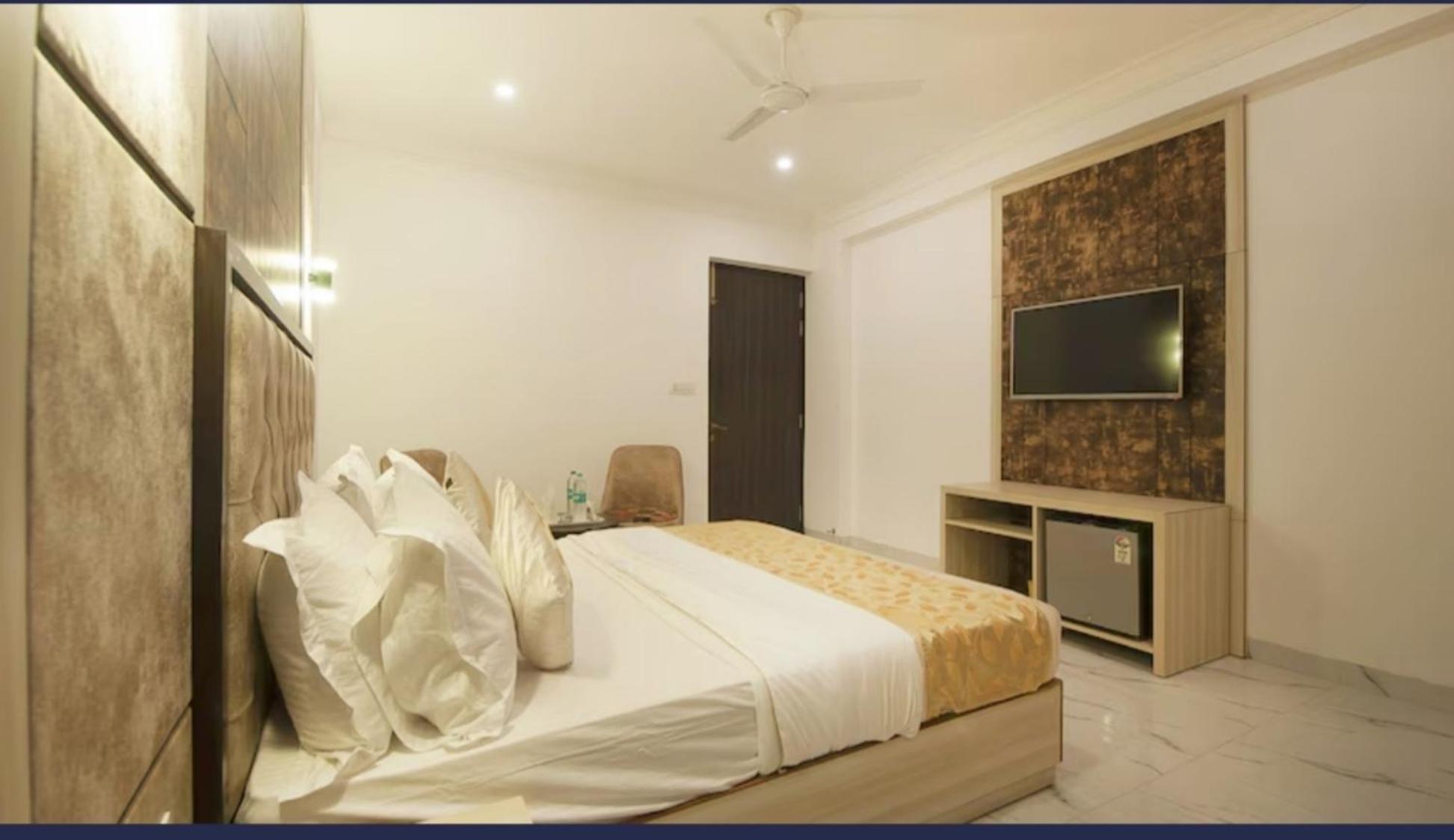 The Almora Residency - Complimentary Airport Trasnfer Hotel New Delhi Phòng bức ảnh