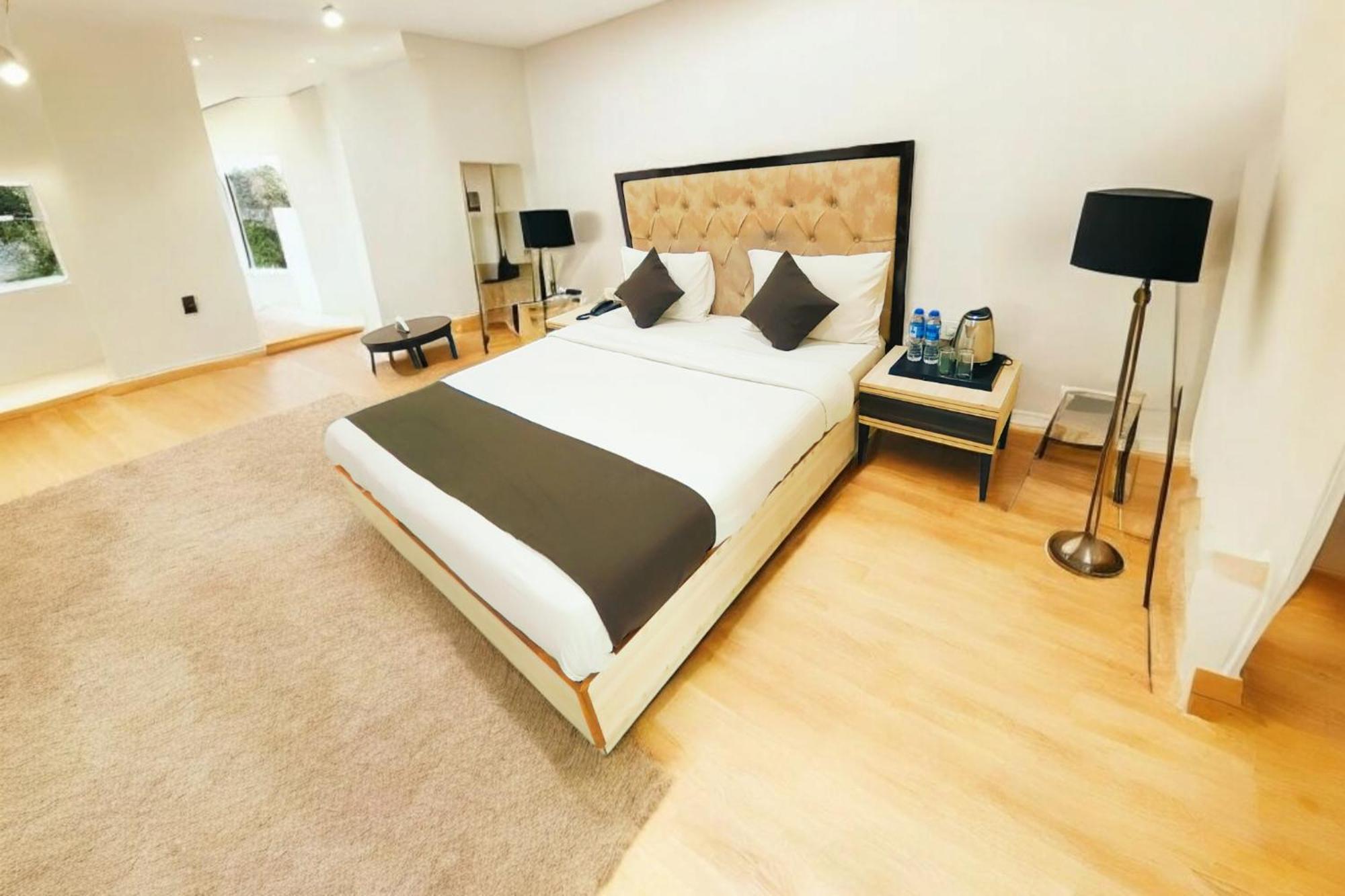 The Almora Residency - Complimentary Airport Trasnfer Hotel New Delhi Ngoại thất bức ảnh