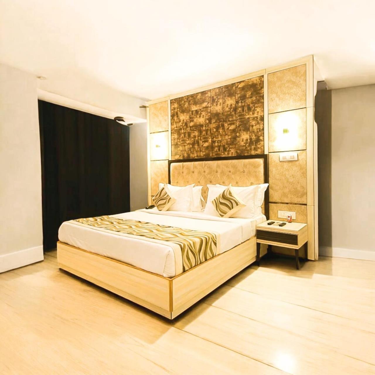The Almora Residency - Complimentary Airport Trasnfer Hotel New Delhi Ngoại thất bức ảnh
